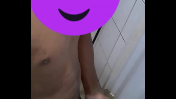 Download Video - Garoto se masturbando no banheiro depois do banho