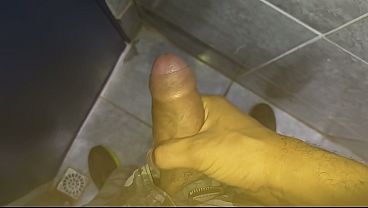 Punheta bem gostosa do corninho