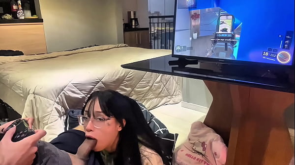 PERFECT BLOWJOB WHILE PLAYING CALL OF DUTY 3 ft. Amberzinha