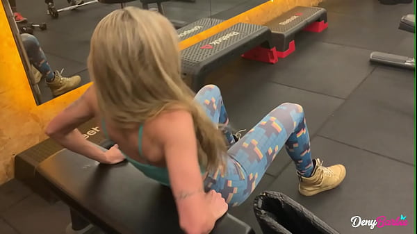 Download Video - Milf gostosa encontra f&atilde; depois da academia e faz ele ir para casa com ela comer seu cu sem camisinha &lpar;ANAL&rpar;