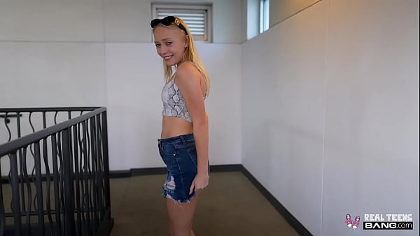 Real Teens - Petite Blonde Braylin Bailey Gets A Vibrator And Big Cock As A Present