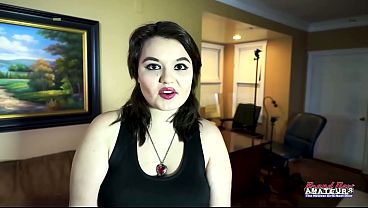 トリニティ 巨乳ブルネット 新人 乱暴なBJ 喉が渇いて今すぐフィニッシュ!