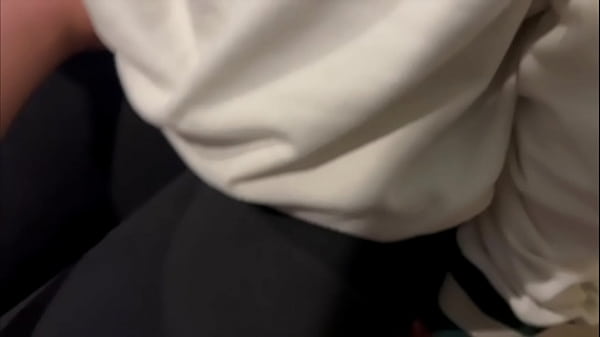 A girl gets into a good mood with a male friend at karaoke and ends up cheating on her boyfriend.