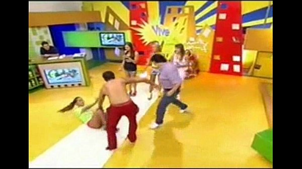 Sannie Lopez Garlli En Talons Hauts Du Dégoûtant