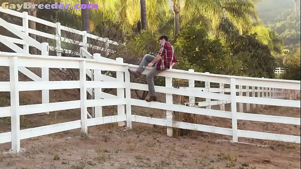 Download Video - Ripped stud raw jerking while barebacked by bearded farmer