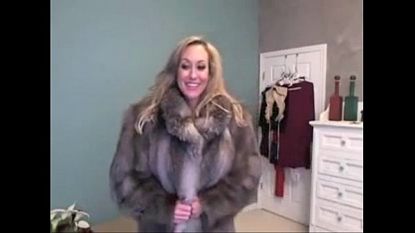 MILF Pornstar in Fur Toys on Cam