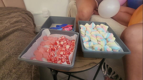 festa com baloes e doces