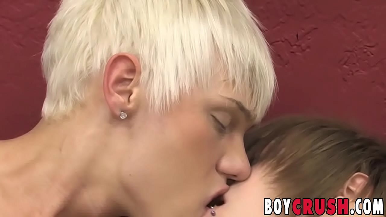 Chico flaco soporta penetración anal profunda de su compañero
                    anal cumshot blowjob tattoo masturbation 69 gay twink big cock big dick emo boycrush young men miles pride ashton cody muchos negros