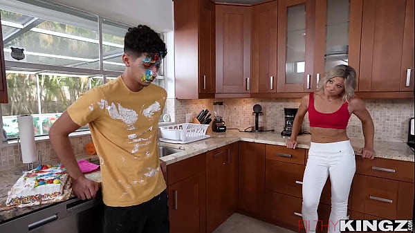 Sexy Stepmom Madison Brite Workin Hard Cock
