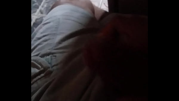 Download Video - Pau ficando duro querendo um corno pra dividir a mulher