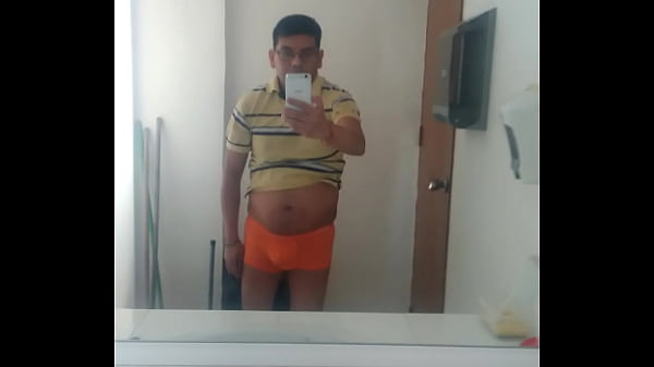 Masturbando muy rico en el baño de mi trabajo 2