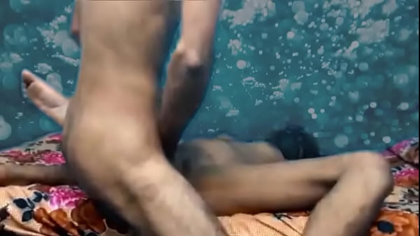 By making a 4-month pregnant wife a mare, he poured cock water on her pussy.
