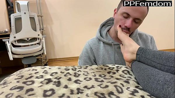 Amateur LifeStyle Femdom - Foot Worship Feet Li...