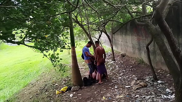 Dando pra um pauzudo na trilha quando apareceu ...