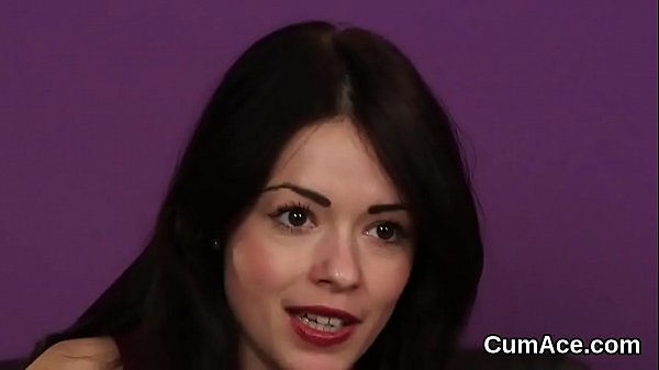 Kinky beauty gets cumshot on her face eating all the cream