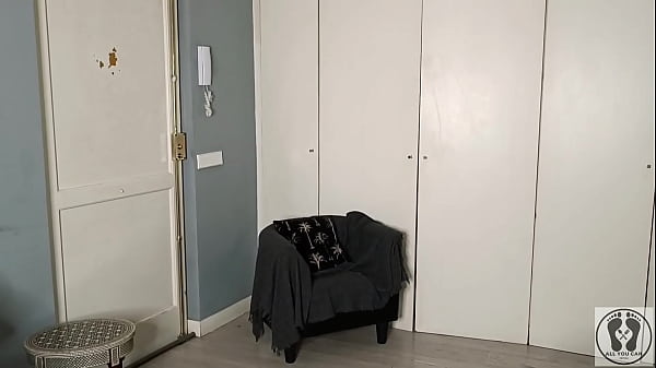 HOUSE BURGLAR BUTTCRACK WAS ELECTROCUTED IN THE CHAIR