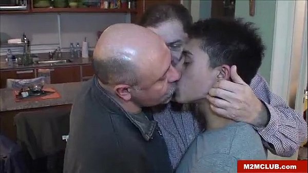 Download Video - Hung mature bears fucking a queer