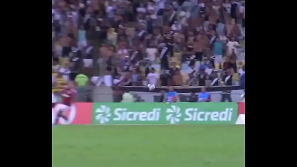 Gringo soca bolado com for&ccedil;a no cantinho