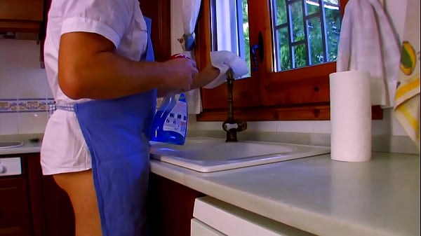 Cougar a big slut with two small firm tits and blonde platina is penetrated in her pussy