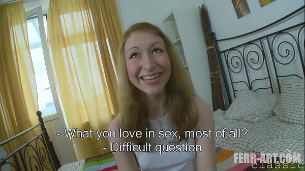 Süße Göre wird gefingert und mit Spielzeug in Pussy und Po vollgestopft 16