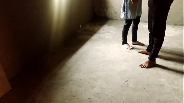 Download Video - स्कूल गर्लफ्रेंड की नये मकान में कर दी चुदाई  &lpar;वायरल वीडियो &rpar;