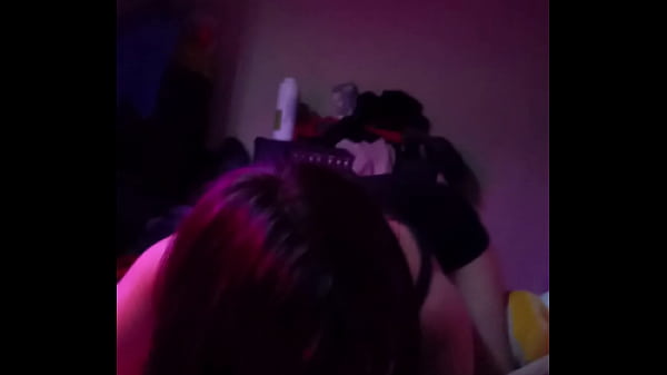 Mi esposa me baila y me la chupa rico.