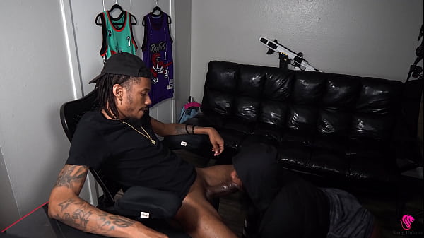 Juicy Tee Opens Wide For A Mouthful