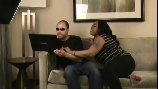 Mz Autumn Luvit giving her boyfriend a blowjob to remember