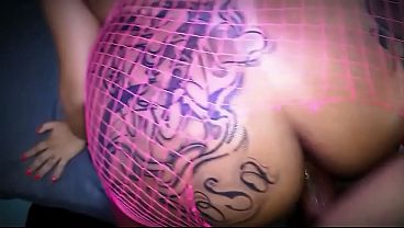 Ele adora me foder rasgando minhas meias calças...