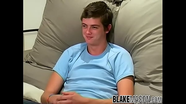 Interviewed young amateur Justin masturbates an...