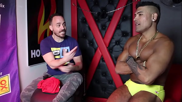 Download Video - Dotad&atilde;o Minotauro tira a roupa no PapoMix - Parte 3