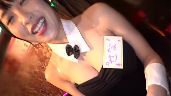 Take out the best signboard girl in the shop and live Paco festival until morning! The true nature of the signboard girl who works seriously is now revealed. All the women I picked up, erotic girls with sensitive pussy who are good at licking! Big Tits Na