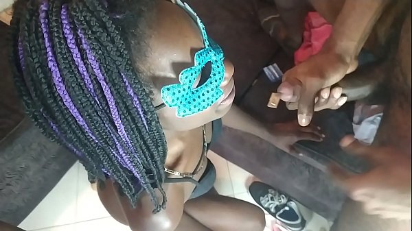 Download Video - con mi hermano colocamos a chupar a dos amigas de la universidad y se tragan el semen