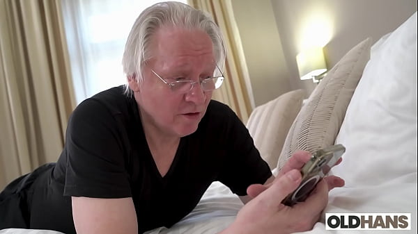 It’s time to Fuck, Grandpa! Isabella Both fucks OldHans