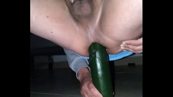Download Video - Metida de pepino en el culo