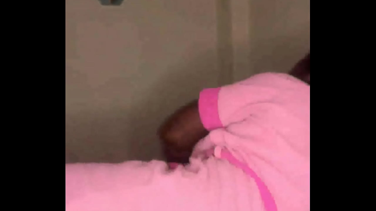 Your Bhabhi had sex in red saree and blouse, she raised both her legs and applied oil and got her waist massaged in exchange for sex with brother-in-law