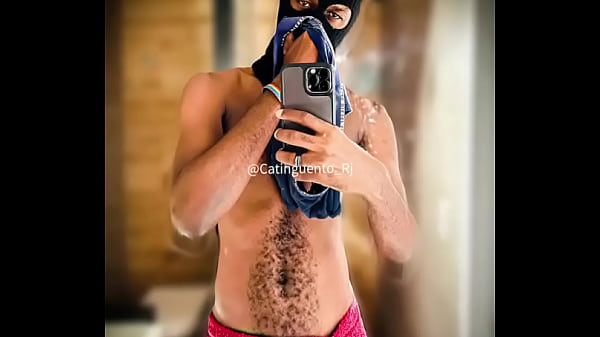 Eu cheirando a minha cueca suada e esporrada em 3D pra vocês. #cueca #fetiche #pig