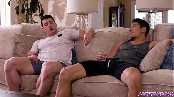 Download Video - OMFG&excl; See what happens when two STRAIGHT guys jerk off together&excl;