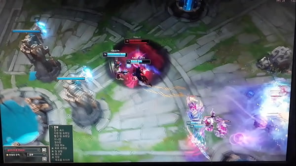 Chupando a namorada do amigo, o amigo e a mãe dele