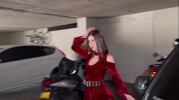 Llegamos de una fiesta un poco muy cachondos y ...