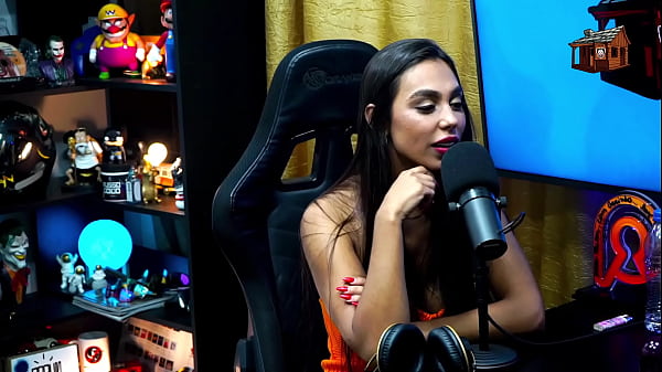 Carioca loved the Podcast presenter's dick, she wanted to put the plug in her ass - Didy Reis - Podcast Pápum no Barraco! Complete on Sheer RED