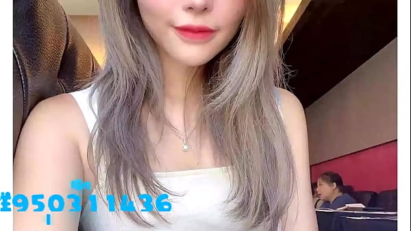 The big step sister next door will help you blowjob and swallow the sperm. The step brother's semen is so good, please give it to the older step sister. My step sister likes it so much~