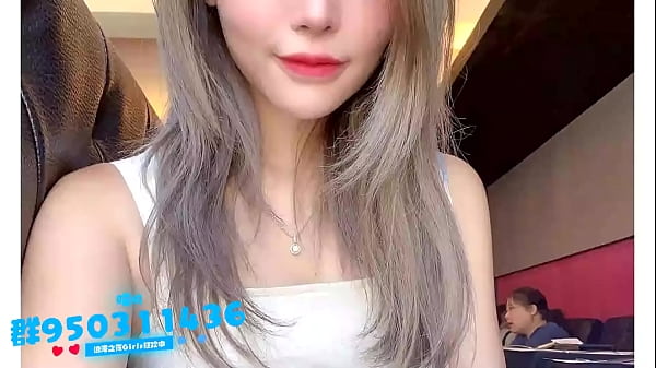 The big step sister next door will help you blowjob and swallow the sperm. The step brother's semen is so good, please give it to the older step sister. My step sister likes it so much~