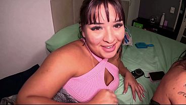 2人のいたずら好きな女の子、ビビ・フェラーリとブルーナ・ヴァレンテが、ビンホ・テッドを欲望で狂わせた。
