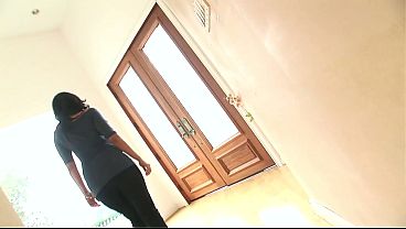 Mirando a la c&agrave;mara mientras me dan verga por el.culo Sexo duro.Fetiche de culos.