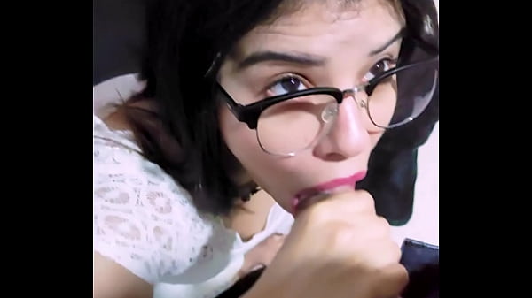 (Full Video) Naive catholic girlfiend persuaded...