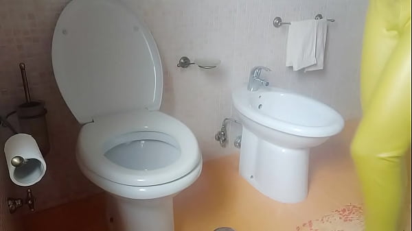 my stepaunt pees, and i don't stop looking at her