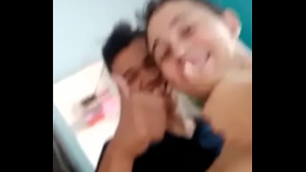 Novinho tomando banho na casa do amante