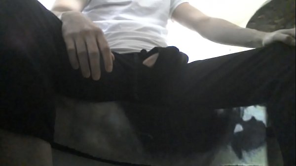 Download Video - Me saco la verga y me puse a ver porno