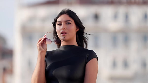 De Versailles &agrave; la C&ocirc;te d'Azur, voici Laury, 27ans !